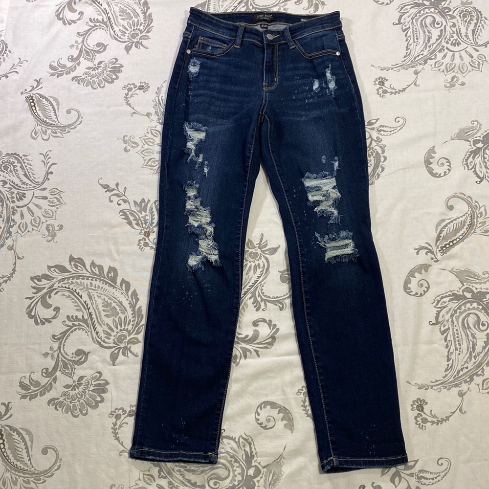 Judy Blue Midrise Boyfriend‎ Fit Jeans Distressed
Bleach Splash